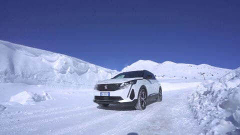 Nuovo Peugeot 3008 Hybrid4 Passo del Tonale