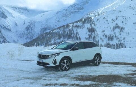 Nuovo Peugeot 3008 Hybrid