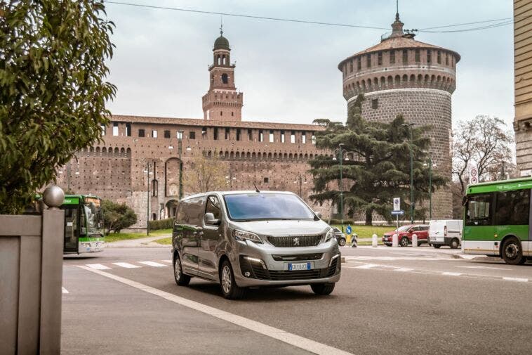 Nuovo Peugeot e-Expert consegne in città