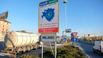 area c milano accesa