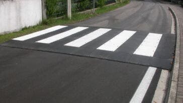 strisce pedonali bianche