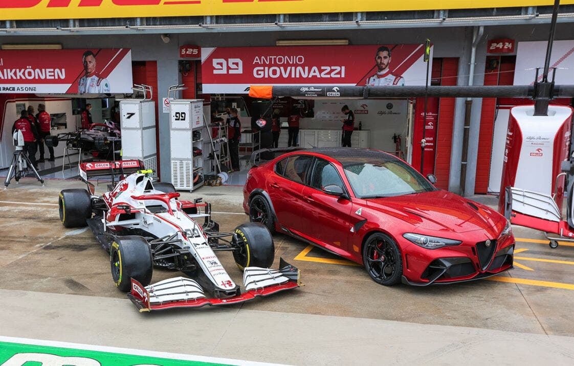 Alfa Romeo Giulia GTAm: per Raikkonen e Giovinazzi la pista è il ...