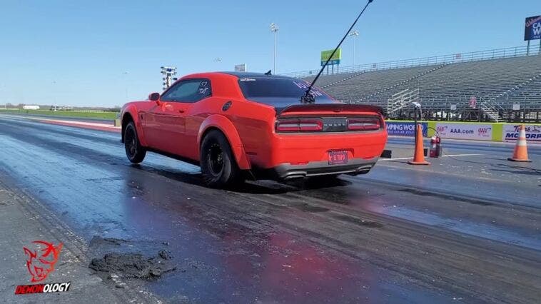 Dodge Challenger SRT Demon vs Challenger SRT Hellcat Redeye drag race