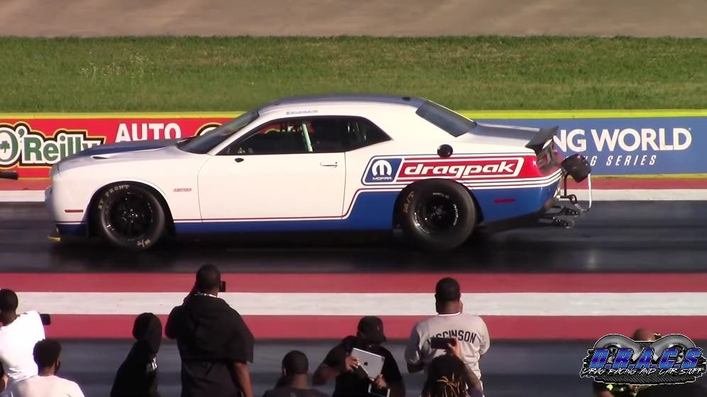 Dodge Challenger SRT Hellcat Redeye vs Challenger Drag Pak drag race