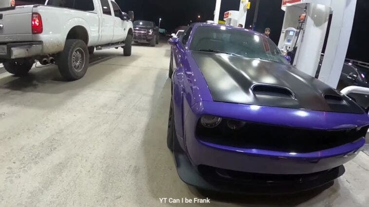 Dodge Challenger SRT Hellcat Widebody vs Camaro LT1 drag race