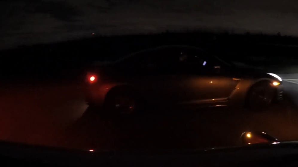Dodge Challenger SRT Hellcat vs Nissan GT-R