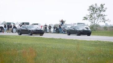 Dodge Challenger SRT Super Stock vs Challenger SRT Hellcat Redeye Hennessey drag race