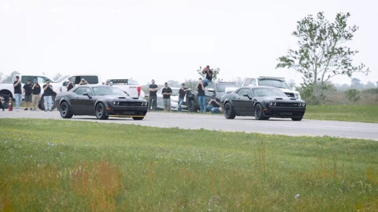 Dodge Challenger SRT Super Stock vs Challenger SRT Hellcat Redeye Hennessey drag race