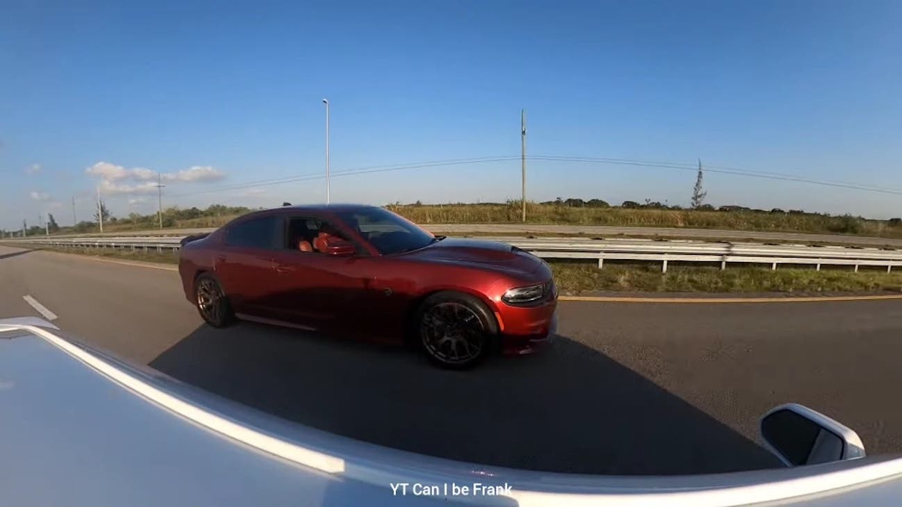 Dodge Charger SRT Hellcat 1000 CV vs Chevrolet Camaro SS 800 CV drag race