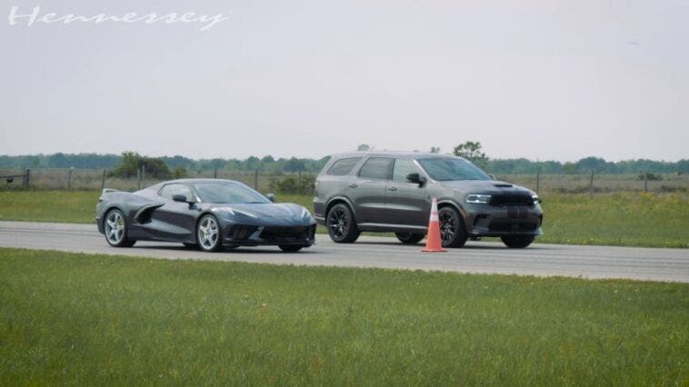 Dodge Durango SRT Hellcat vs Chevrolet Corvette C8 drag race