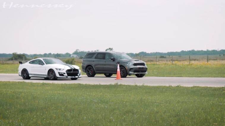 Dodge Durango SRT Hellcat vs Ford Mustang GT500 drag race