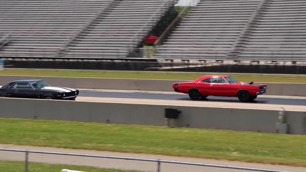 Dodge Super Bee A12 vs Chevrolet Camaro SS drag race