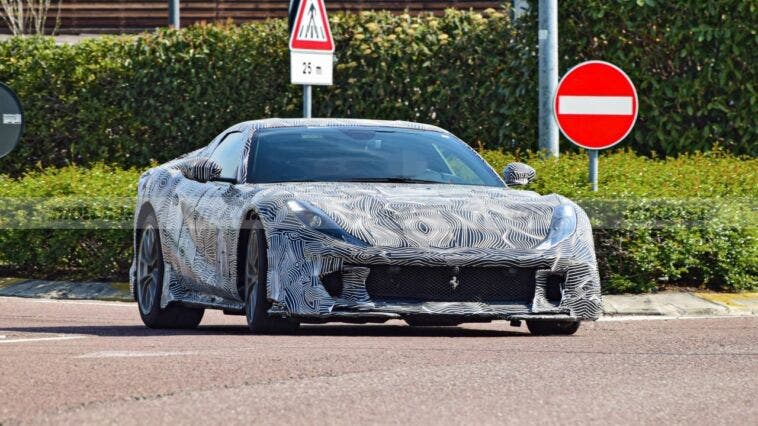 Ferrari 812 Versione Speciale prototipo poco camuffamento