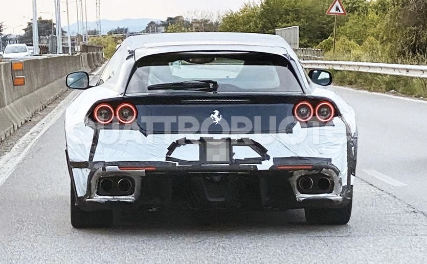 Ferrari GTC4Lusso prototipo test foto spia