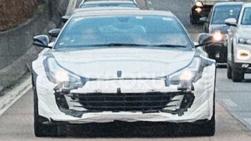 Ferrari GTC4Lusso prototipo test foto spia
