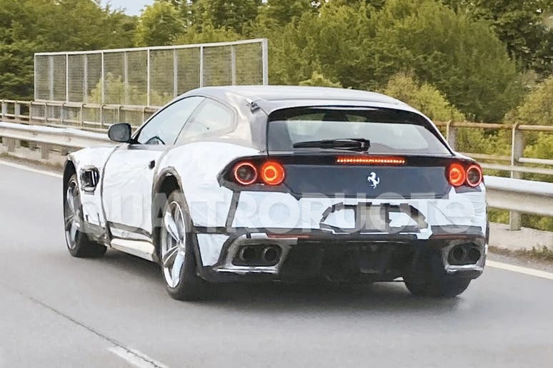 Ferrari GTC4Lusso prototipo test foto spia