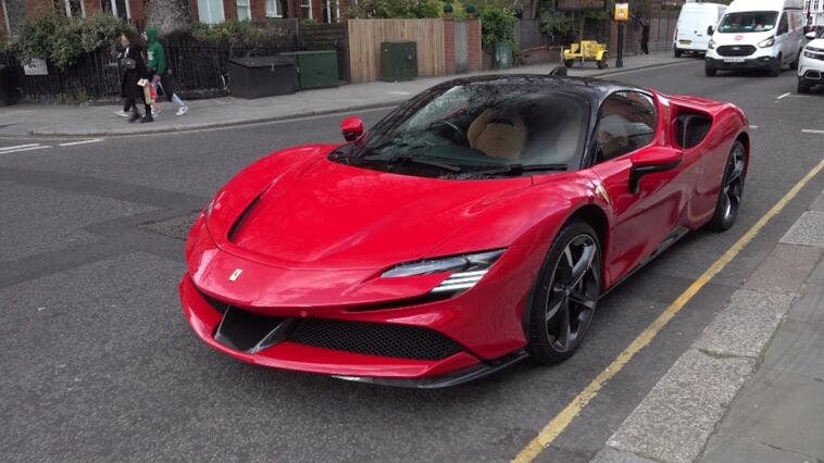 Ferrari SF90 Stradale Rosso Corsa Londra