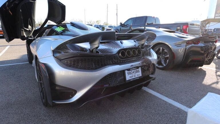 Ferrari SF90 Stradale e McLaren 765LT tornano a sfidarsi sull'asfalto