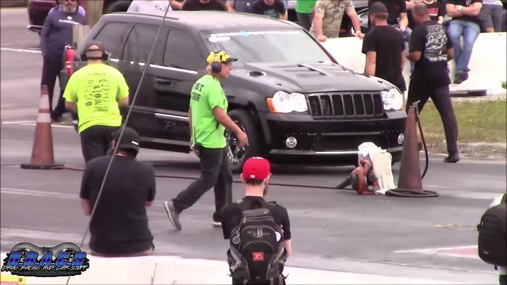 Jeep Grand Cherokee SRT8 vs Chevrolet Camaro drag race