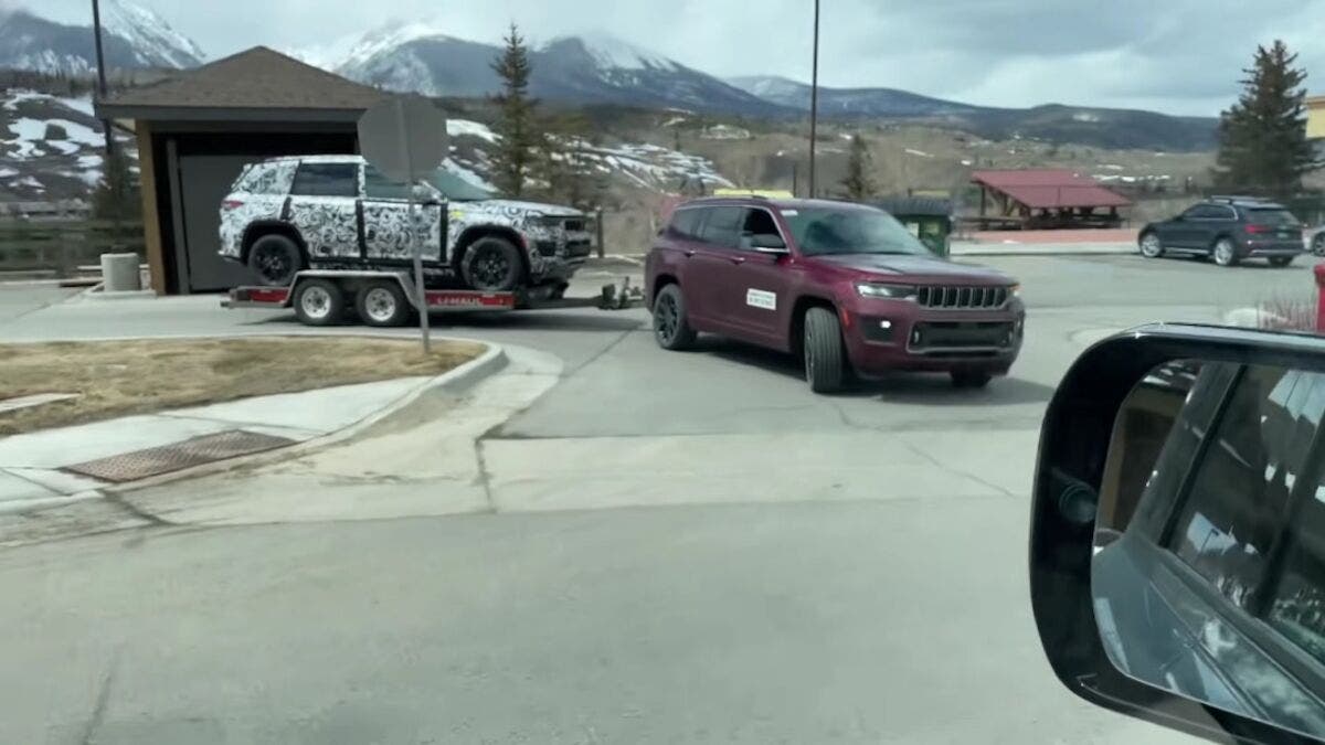 Nuova Jeep Grand Cherokee su rimorchio foto