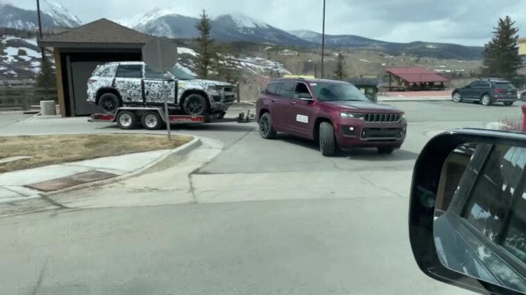 Nuova Jeep Grand Cherokee su rimorchio foto