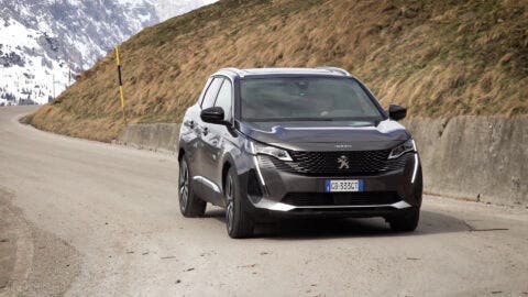 Nuovo Peugeot 3008 Hybrid