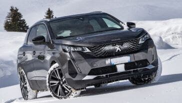Nuovo Peugeot 3008 Hybrid4 Dolomiti bellunesi mare Jesolo