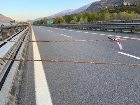 Protesta No Tav sull’autostrada Torino-Frejus 2