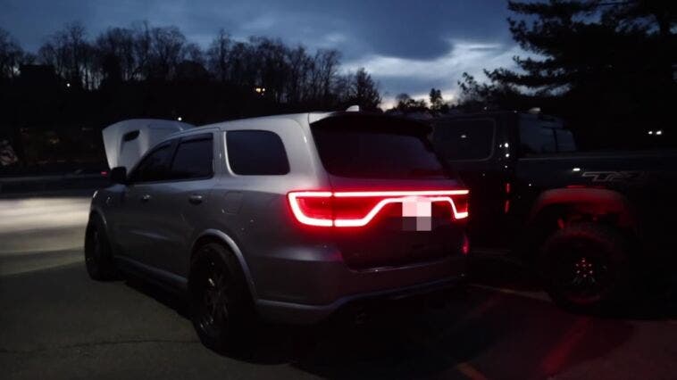 Ram 1500 TRX affronta un Dodge Durango SRT Hellcat in una drag race ...