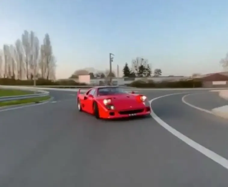 Ferrari F40 drifting