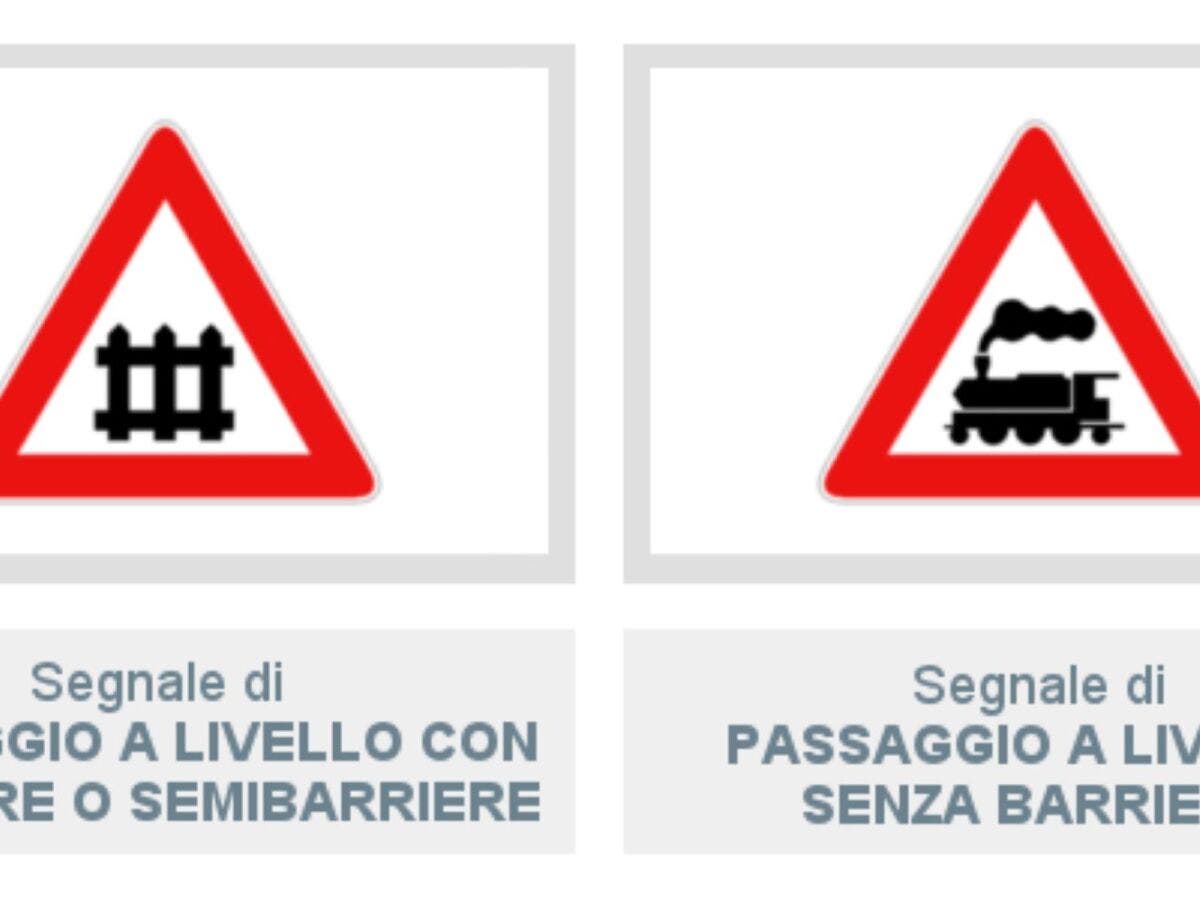 Il Segnale Raffigurato Preannuncia Un Passaggio A Livello Con Semibarriere