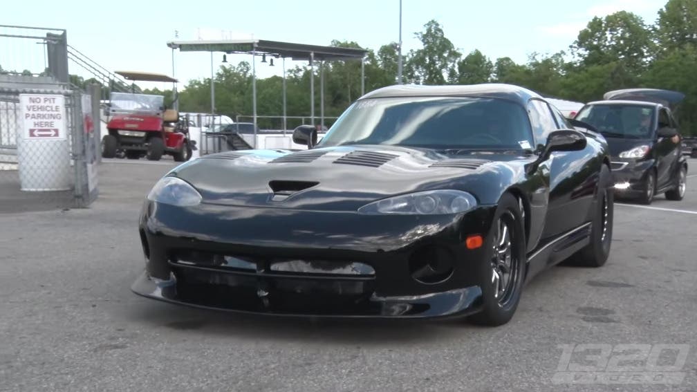 Dodge Viper 3200 CV nuovo record velocità quarto di miglio