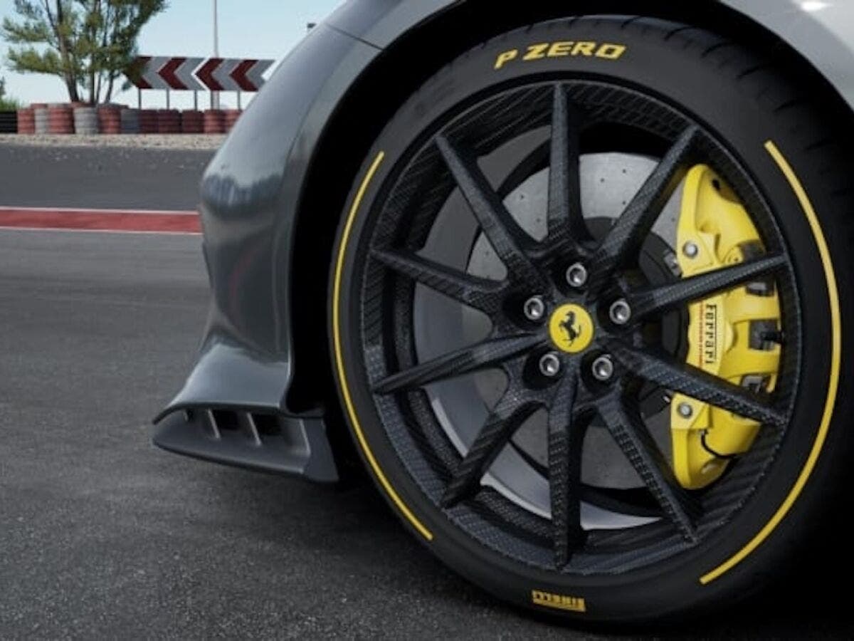 Ferrari 812 Competizione: i cerchi in carbonio arrivano dall'Australia -  ClubAlfa.it