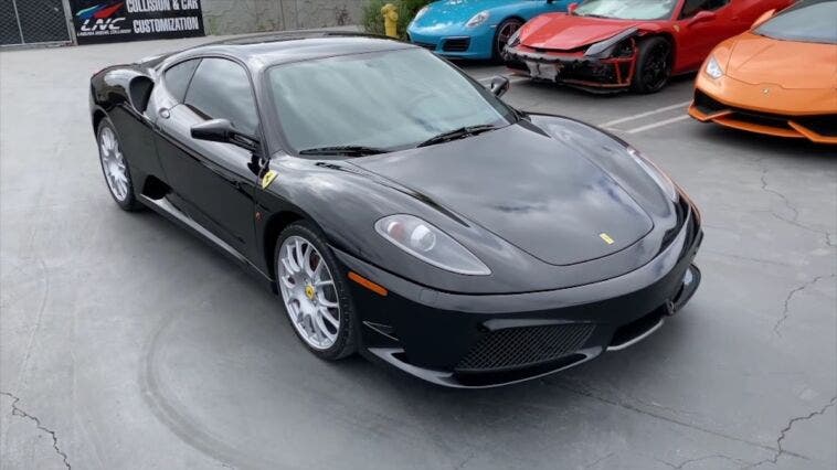 Ferrari F430 danneggiata