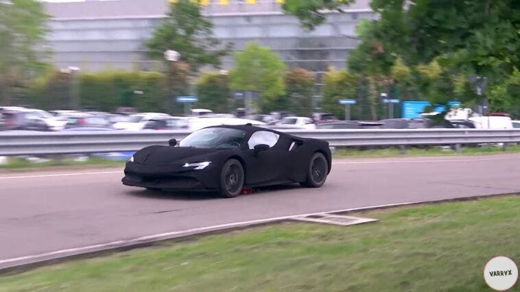 Ferrari SF90 Stradale prototipo Vantablack