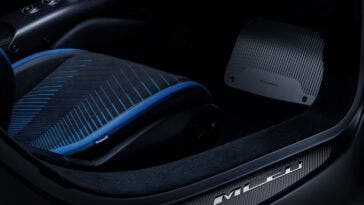 Maserati MC20 interni Alcantara