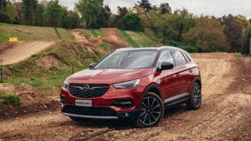 Opel Grandland X Hybrid4 sistemi assistenza guida