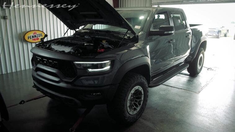 Ram 1500 TRX Hennessey banco prova