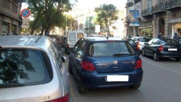 Sosta-in-doppia-fila 1