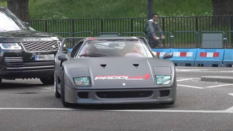 Ferrari F40 grigio opaco