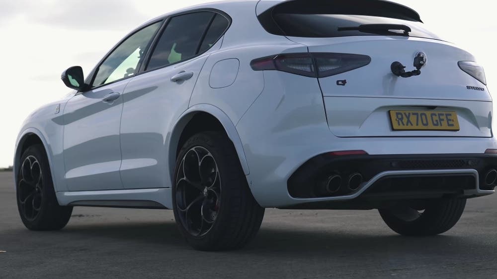 Alfa Romeo Stelvio Quadrifoglio vs BMW X4 M Competition vs Porsche Macan Turbo drag race