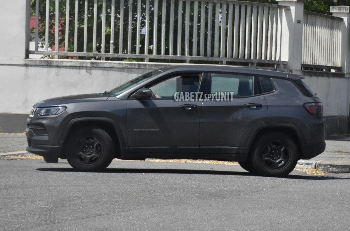 Jeep Compass 2022 mild hybrid foto spia