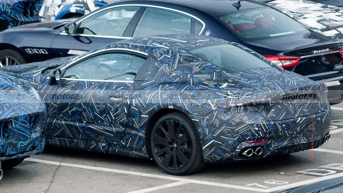 Maserati GranTurismo 2022 posteriore foto spia