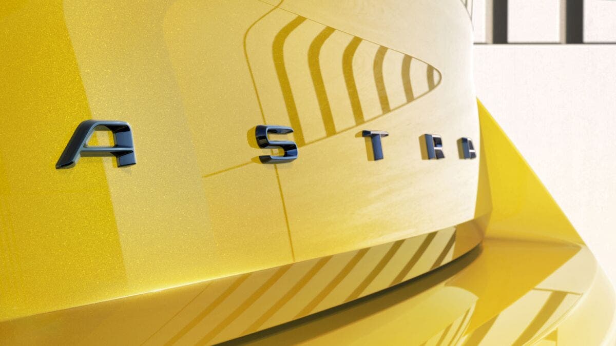 Nuova Opel Astra foto ufficiali