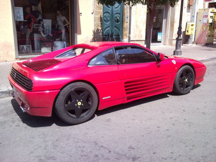 Supercar Ferrari 348