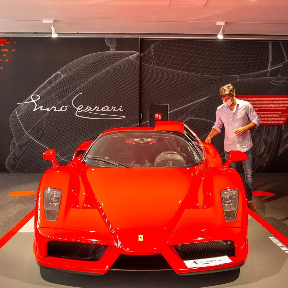 Carlos Sainz Jr e la Ferrari Enzo