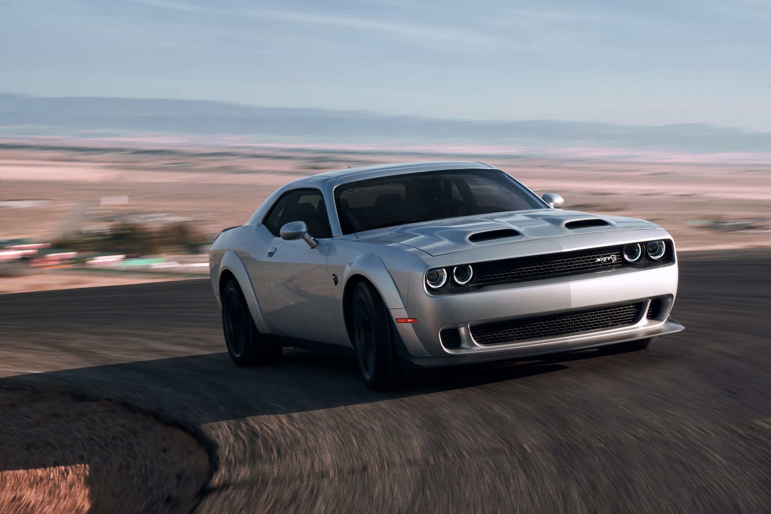 Мустанг dodge challenger