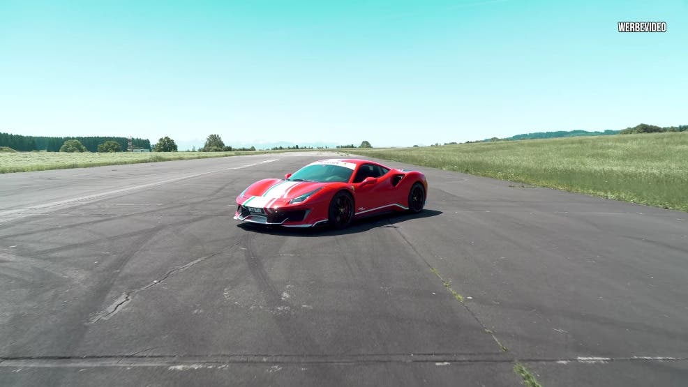 Ferrari 488 Pista vs Porsche 911 Turbo S drag race