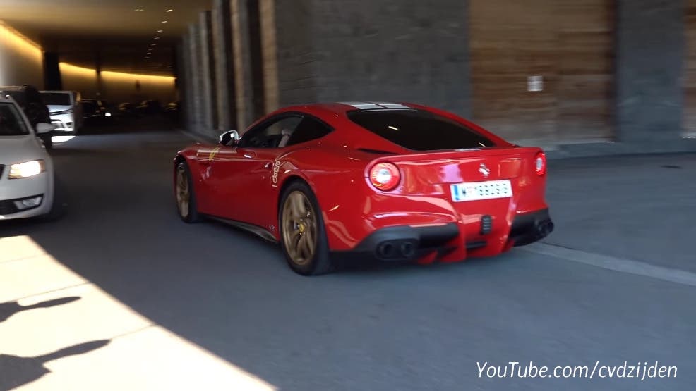 Ferrari F12berlinetta vs Porsche 911 Turbo S drag race