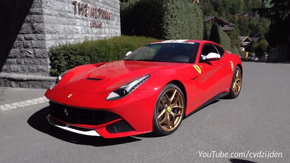 Ferrari F12berlinetta vs Porsche 911 Turbo S drag race